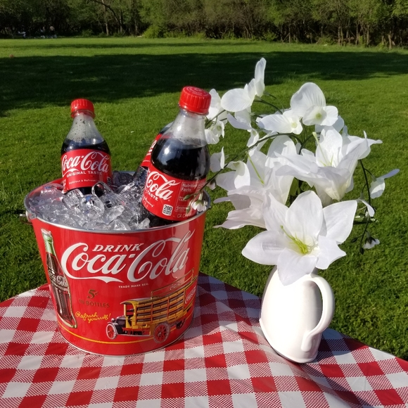 Coca-cola Tin Beverage Bucket with Bottle Handle. - Picture 3 of 8